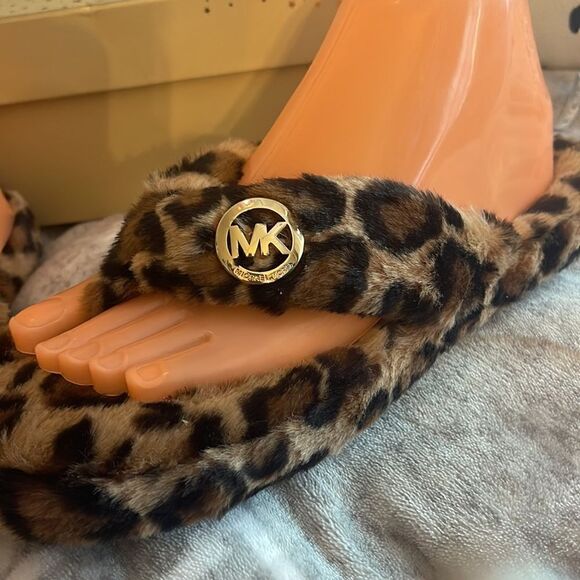 Michael Kors/mK jetset jet set thong sandals/slippers
Faux fur- animal /leopard/ - Picture 3 of 8